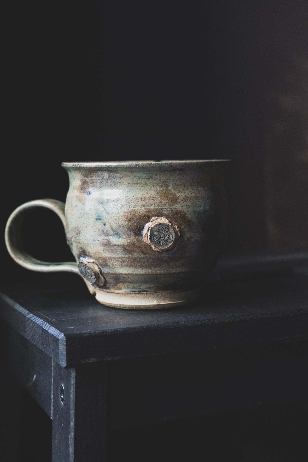 Bee charm mug - Verdigris
