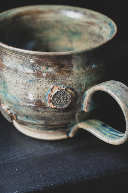 Bee charm mug - Verdigris