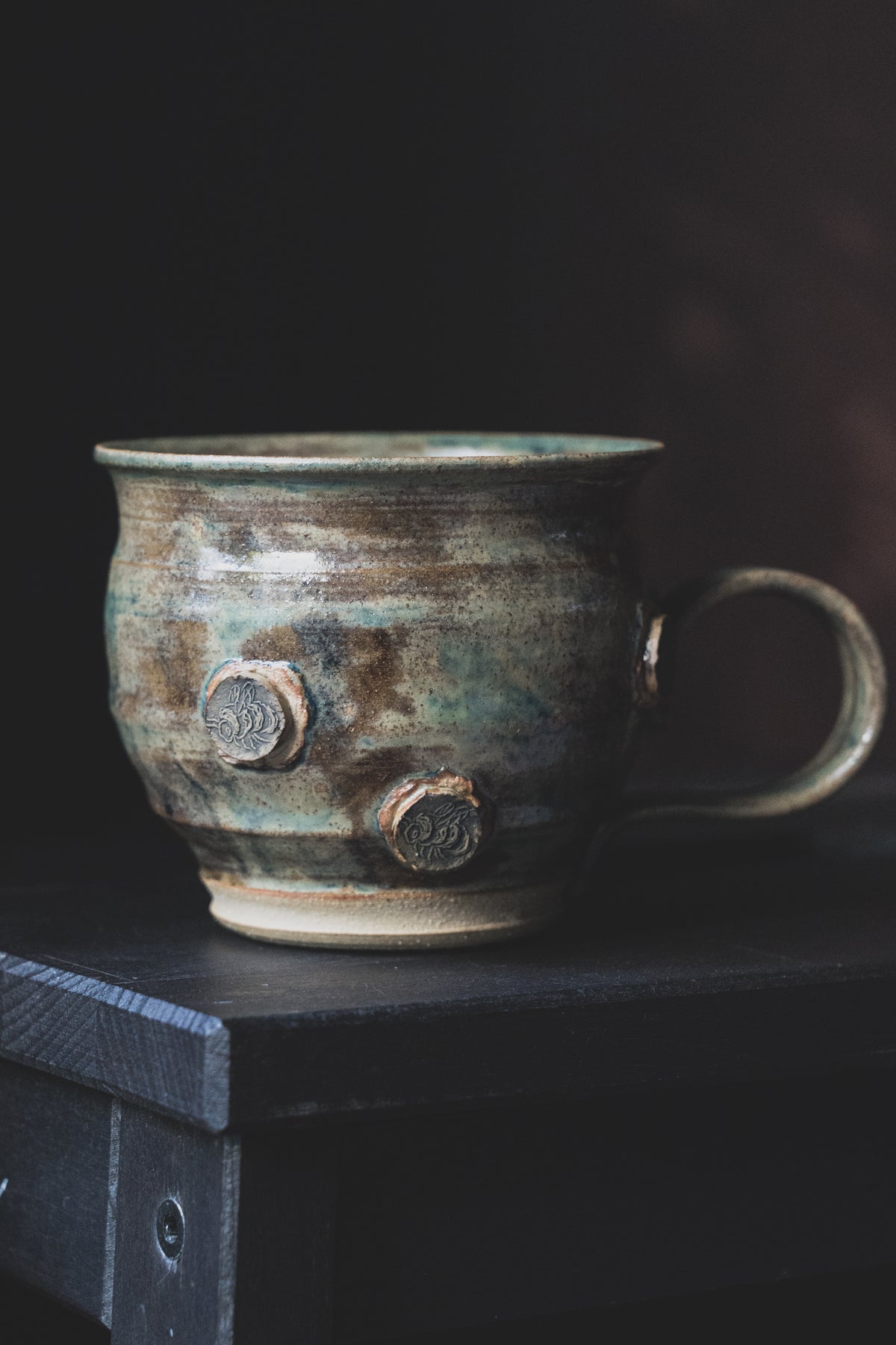 Bee charm mug - Verdigris