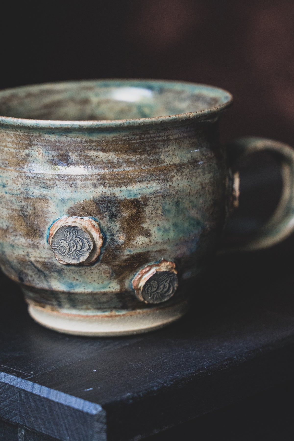 Bee charm mug - Verdigris